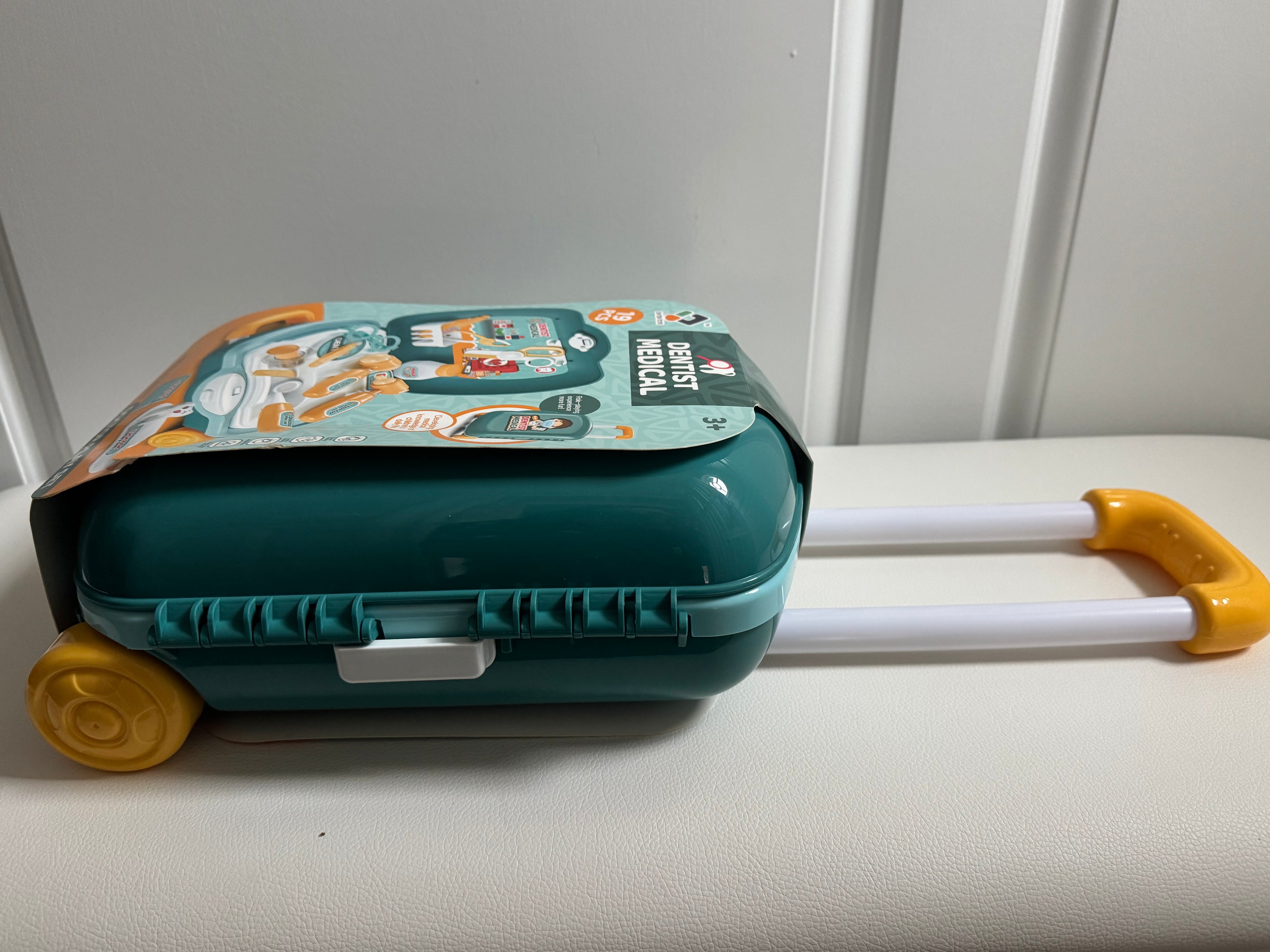 Doctor Dentist Medical Luggage Playset (19 pieces)