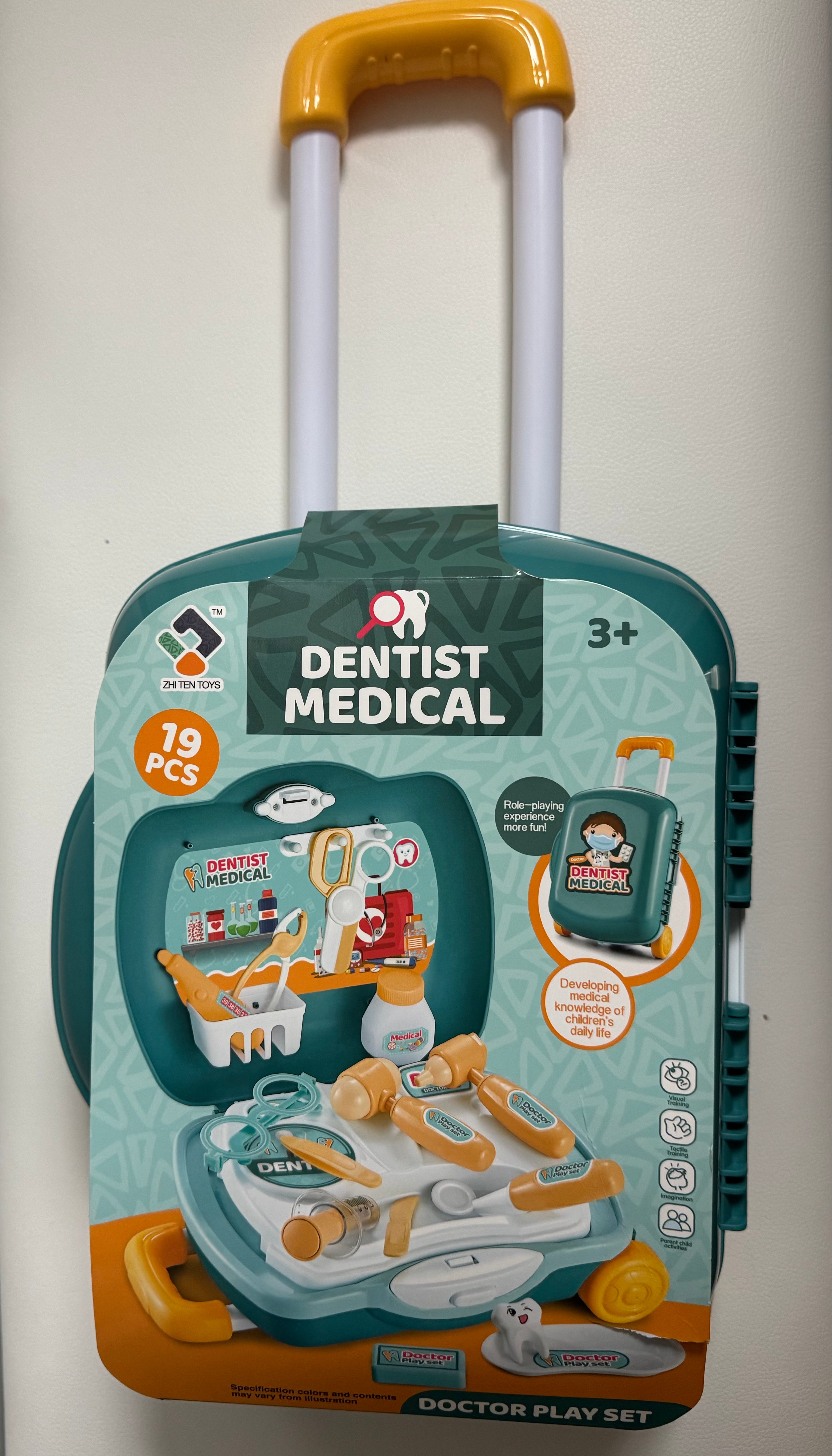 Doctor Dentist Medical Luggage Playset (19 pieces)