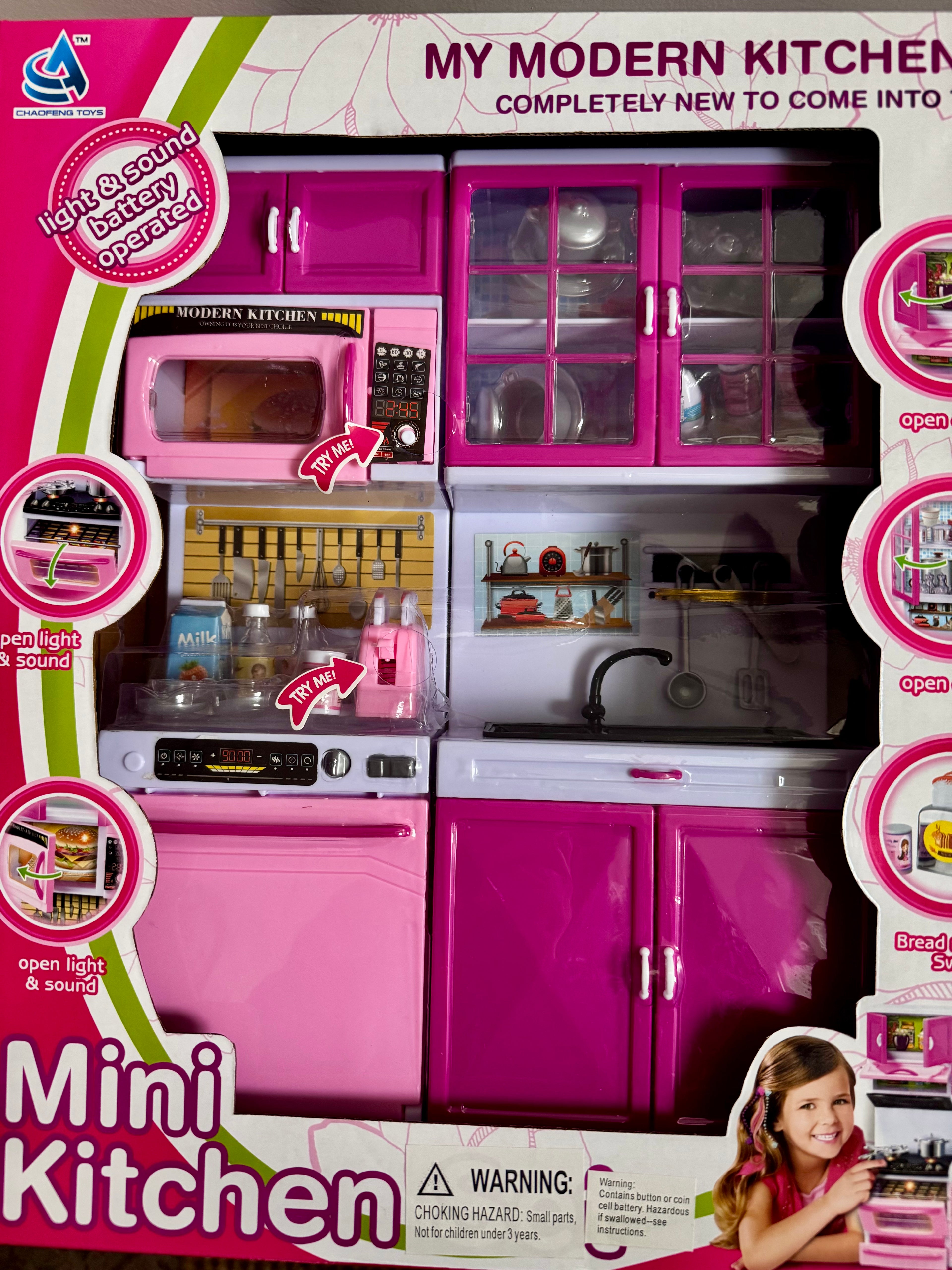 Barbie kitchen set w/music and light