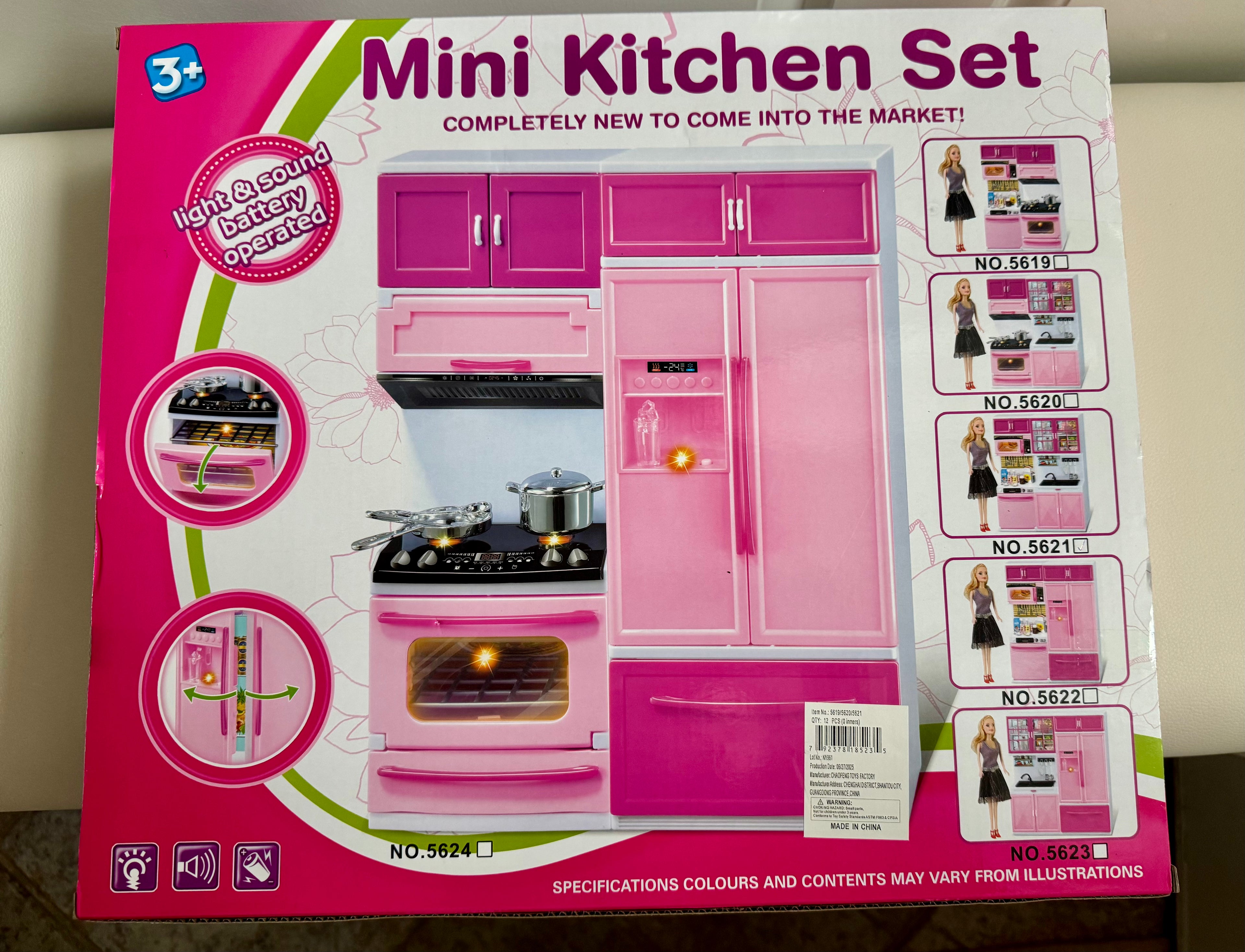 Barbie kitchen set w/music and light